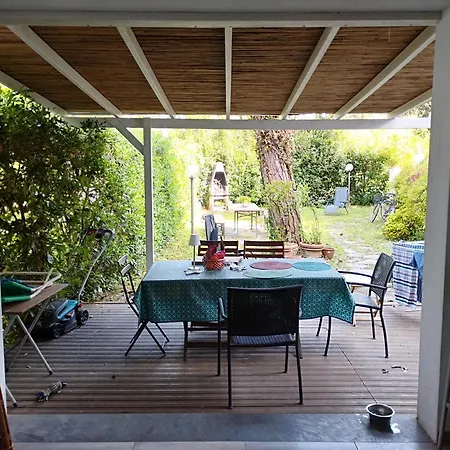 Casa Tra Mare E Montagna A Dei Marmi 別荘 *